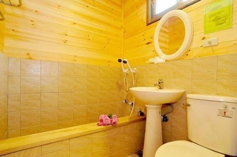 New Life Hot Spring Resort Double Room 4