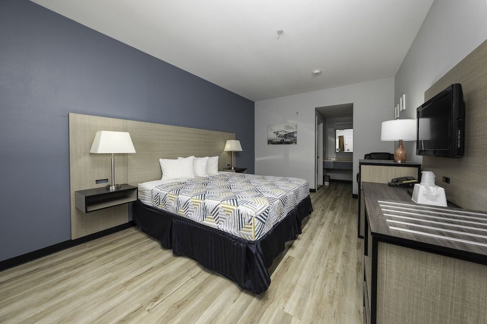 Room, 1 King Bed, Non Smoking