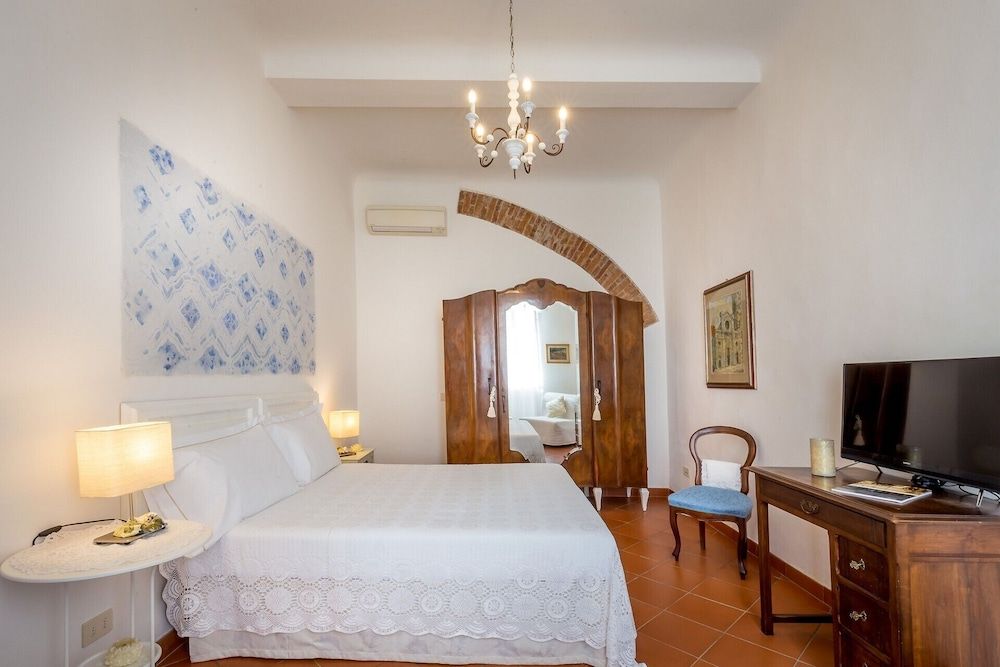 undefined Classic Tuscany Apartment A by Mmega 2