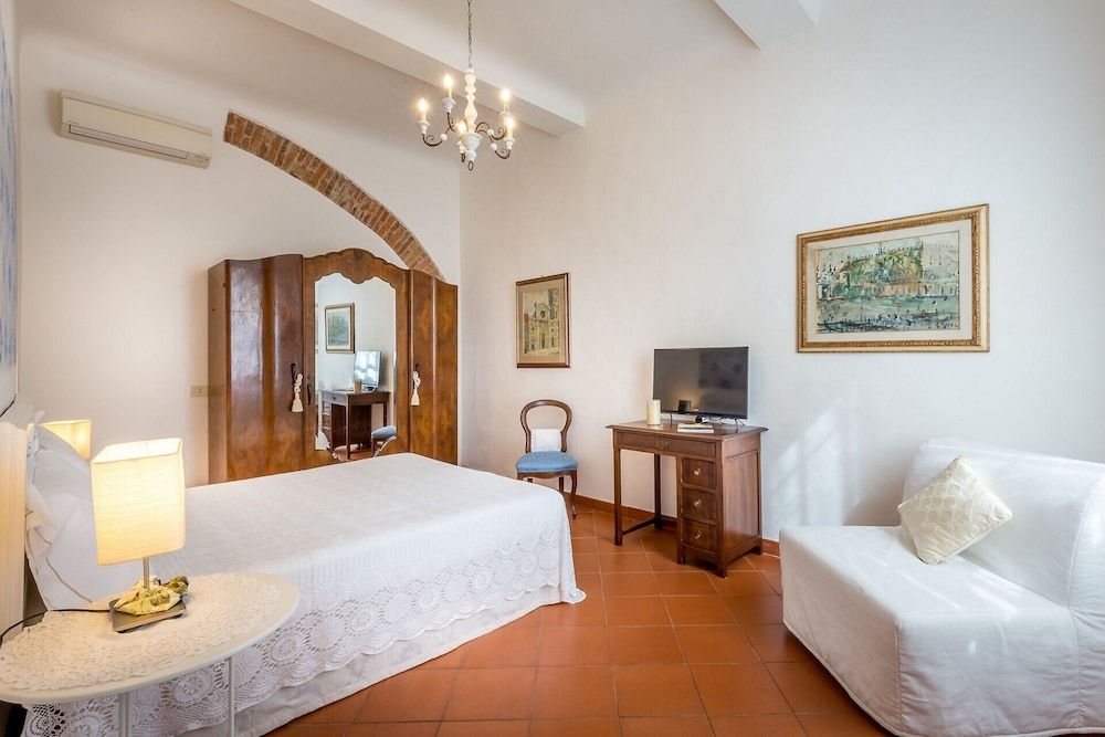 undefined Classic Tuscany Apartment A by Mmega 5