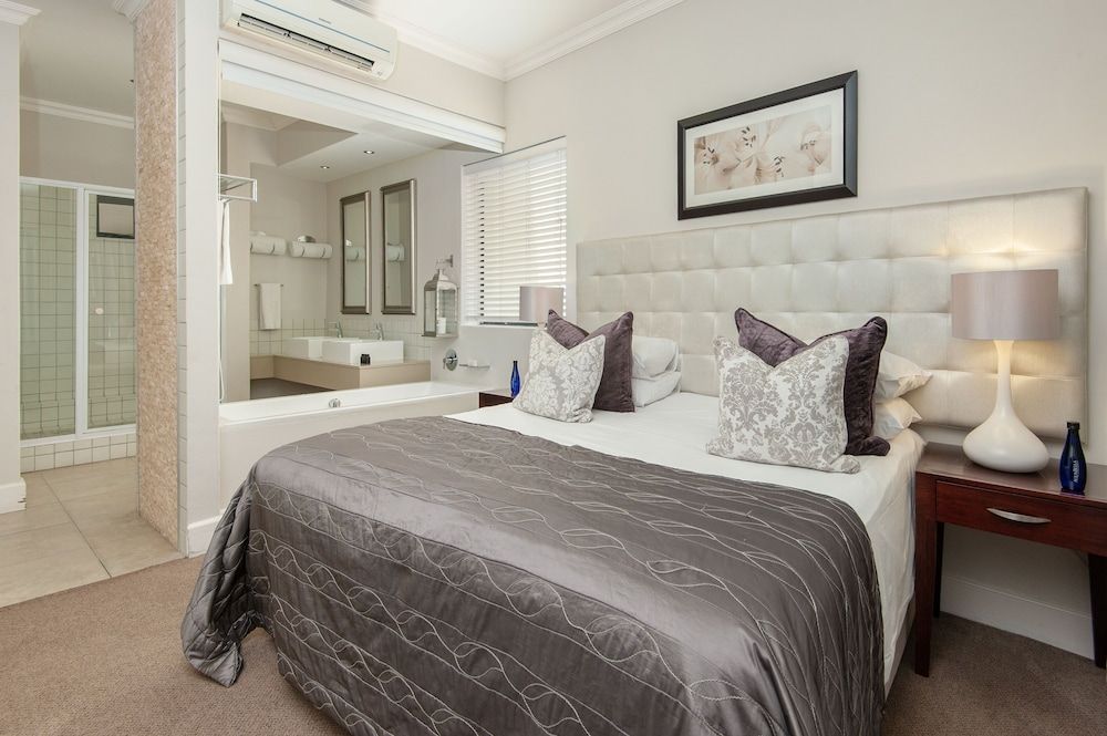 Harbour Square Hotel