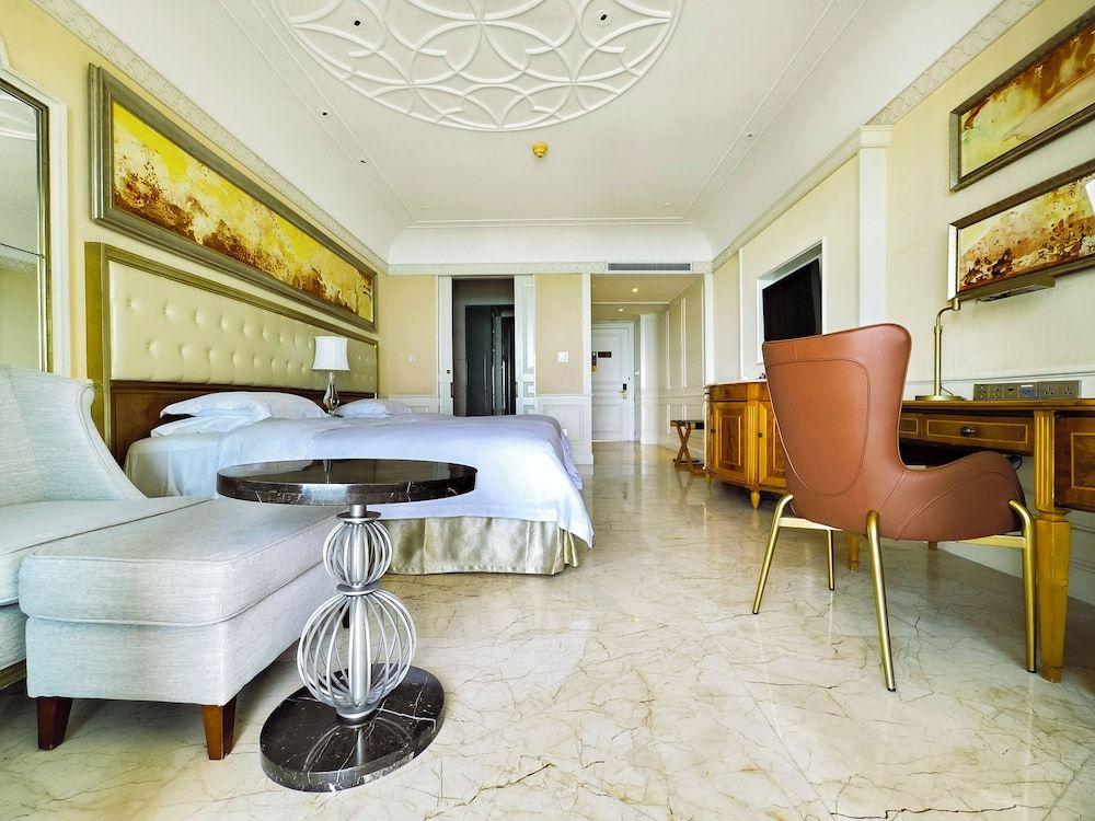 Standard Room, 1 King Bed, Sea View (Top Floor)