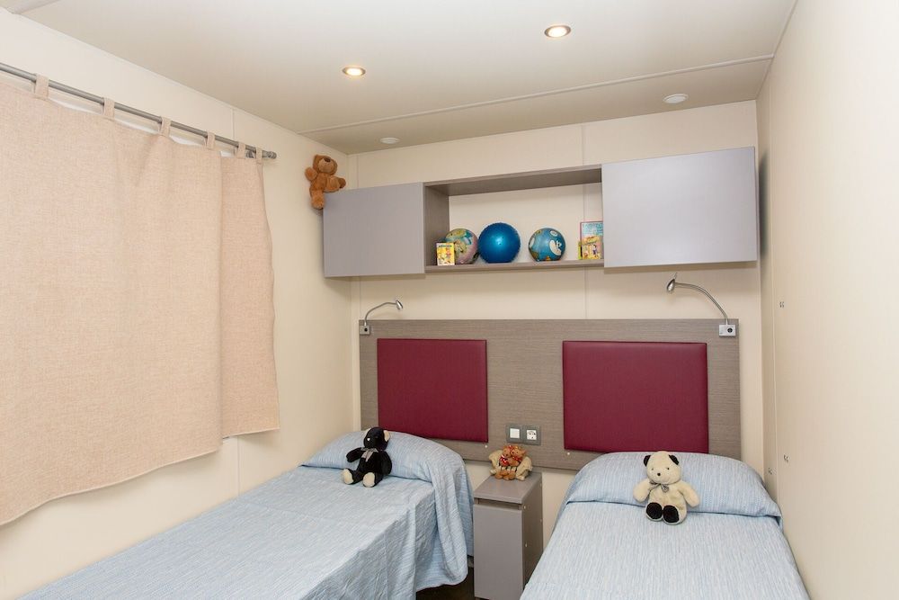 Deluxe Mobile Home, Accessible