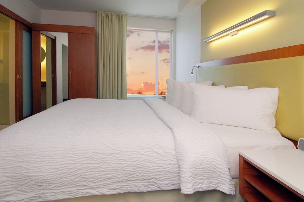 Studio, 1 King Bed with Sofa bed (Mobility/Hearing Accessible, Tub)