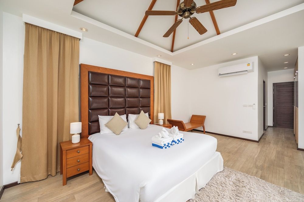 undefined Villa Bond 10