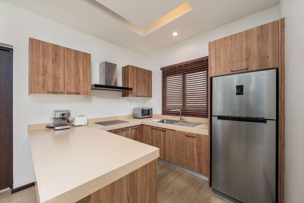 undefined Villa Bond 3