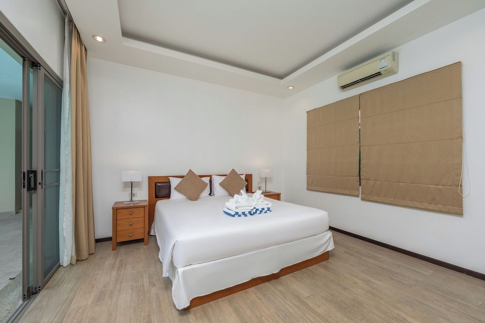 undefined Villa Bond 5