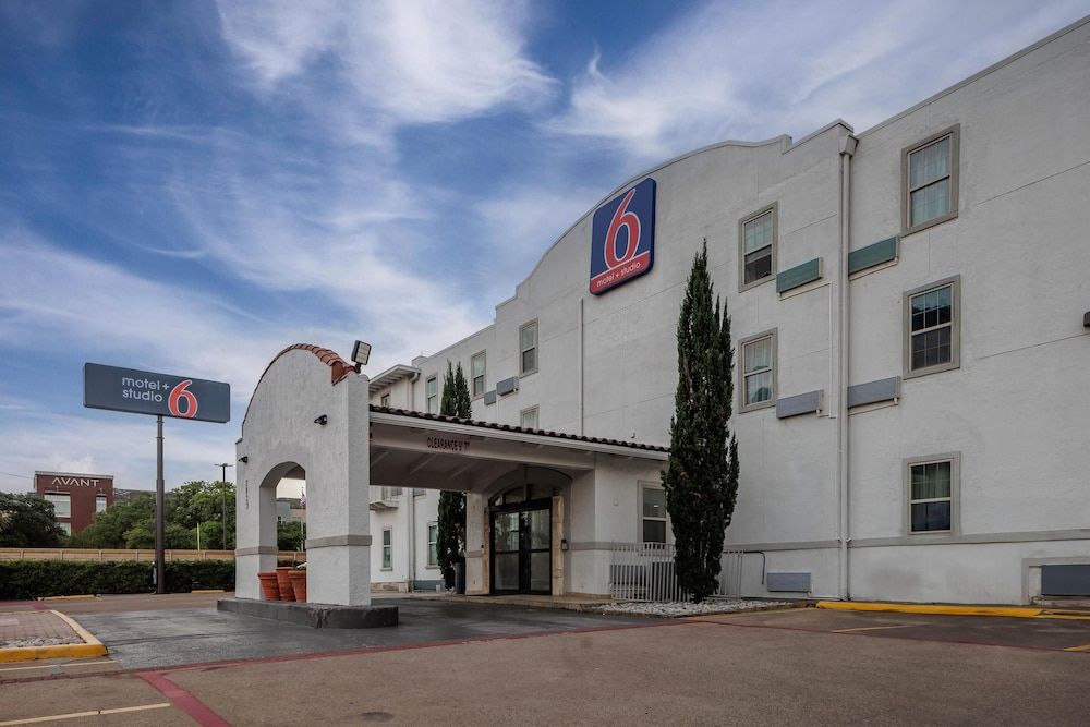 Studio 6 Suites - Dallas, TX - Downtown