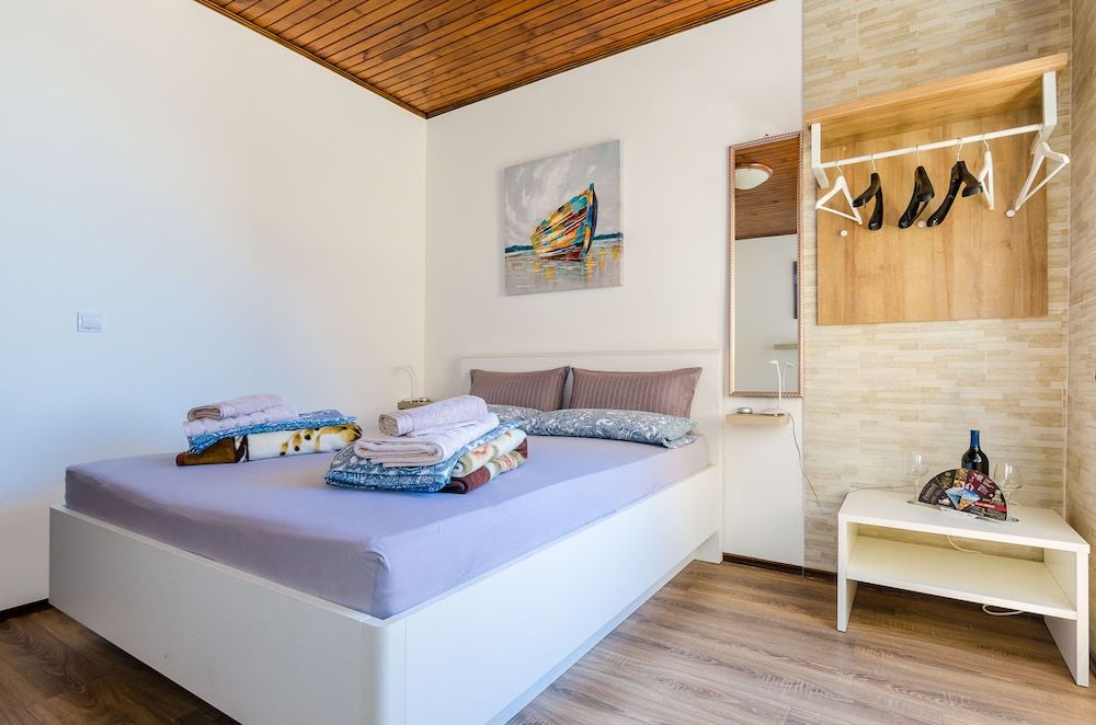 Rooms City Central Old Town Triple Room (Triple Rom with Sea View) 10