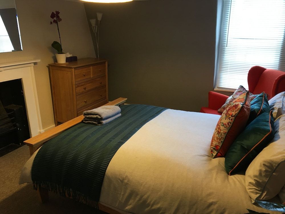 undefined Chic City Centre Georgian Maisonette 8