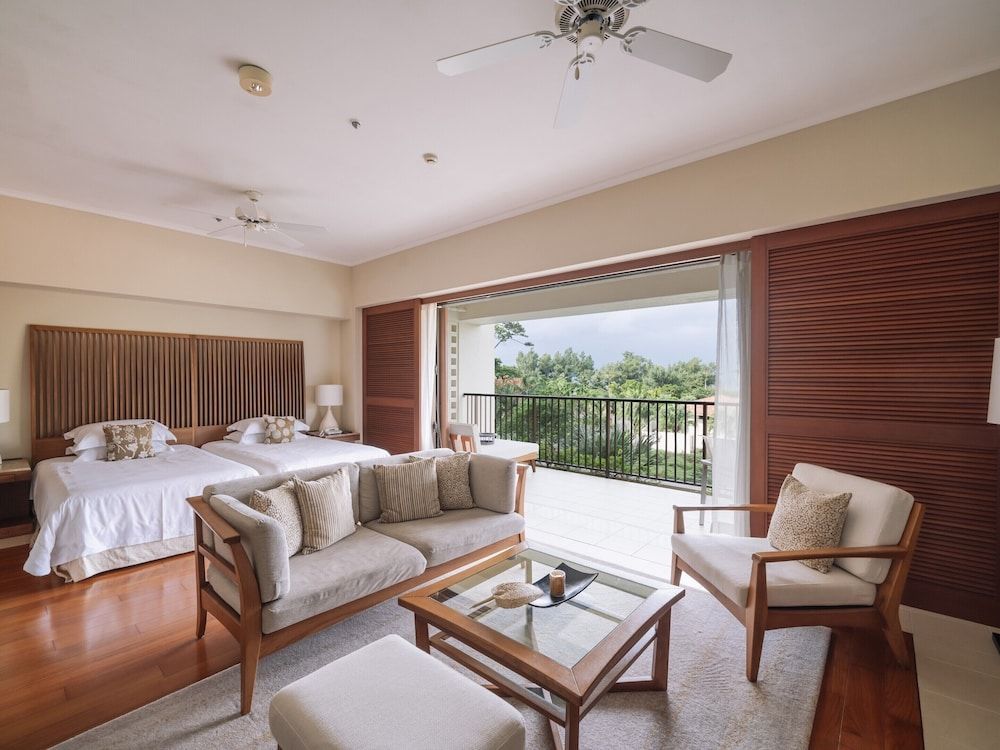 Club Deluxe Lower Floor, with Club Service, Non Smoking - Adult Only 13 or over