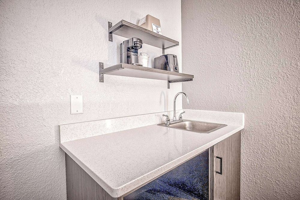 Studio 6 Effingham, Il Standard Room, Multiple Beds, Non Smoking, Kitchenette 4