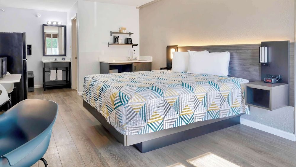 Studio 6 Effingham, Il Standard Room, 1 Queen Bed, Non Smoking, Kitchenette 3