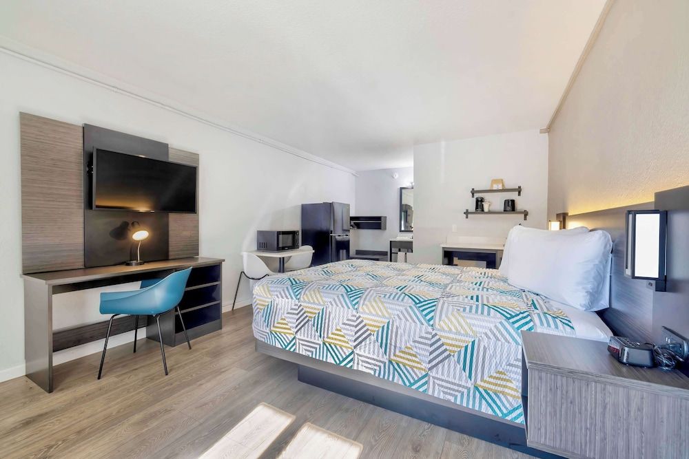 Studio 6 Effingham, Il Standard Room, 1 Queen Bed, Non Smoking, Kitchenette 5