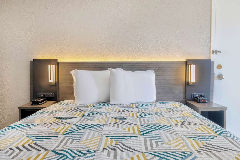 Studio 6 Effingham, Il Standard Room, 1 Queen Bed, Non Smoking, Kitchenette 4