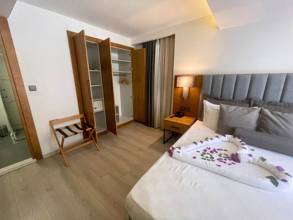 Ruwais Hotel Comfort Room, 1 Bedroom, Garden View 4