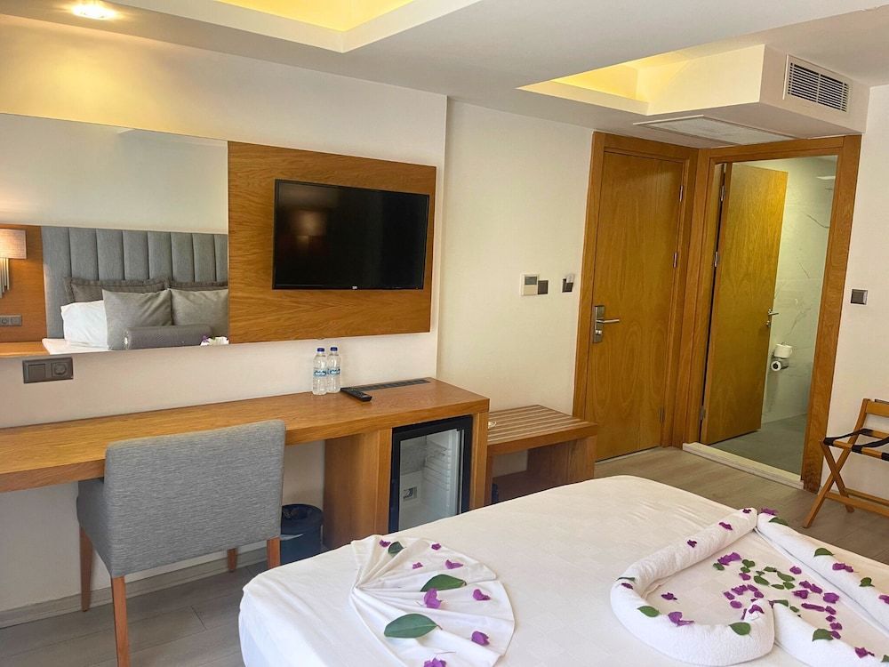 Ruwais Hotel Comfort Room, 1 Bedroom, Garden View 3