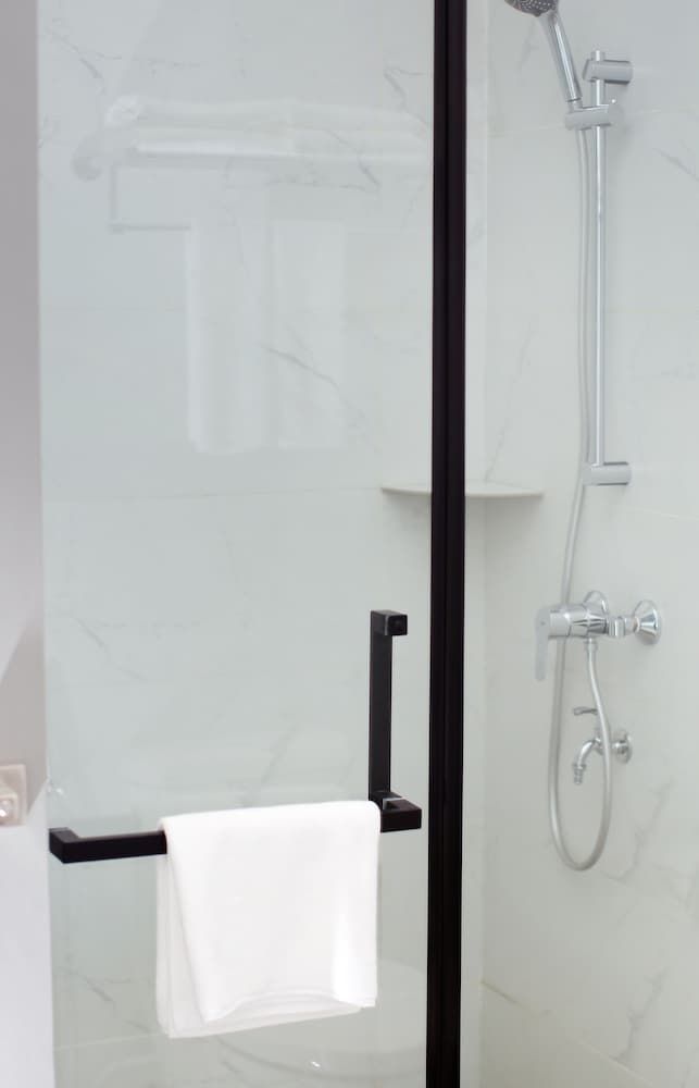 Stanton Hotel Standard Queen Room 6