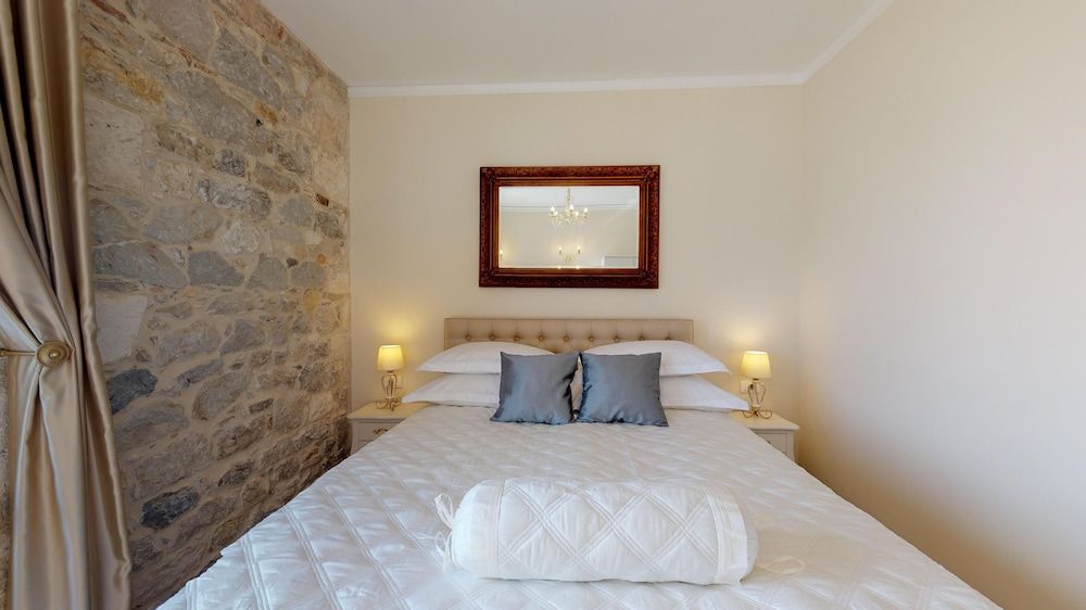 undefined Chrysanta Apartments 5