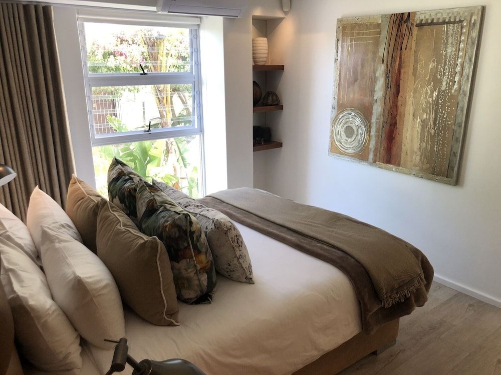 Clifton YOLO Spaces – Clifton Beachfront Penthouse Clifton YOLO Spaces Clifton Beachfront Penthouse 11