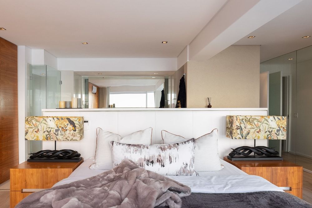 Clifton YOLO Spaces – Clifton Beachfront Penthouse Clifton YOLO Spaces Clifton Beachfront Penthouse 4