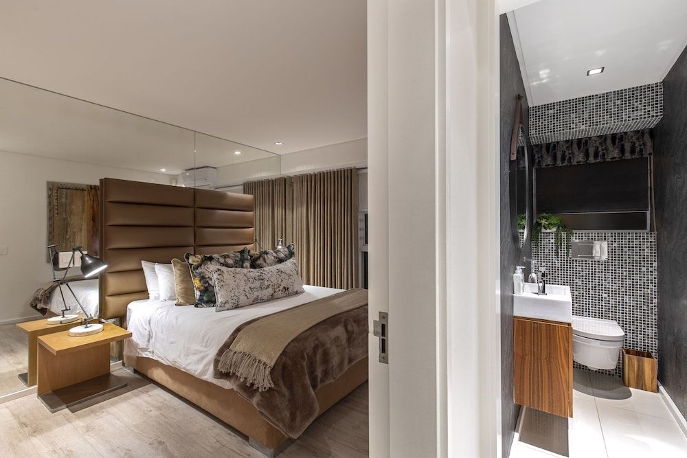 Clifton YOLO Spaces – Clifton Beachfront Penthouse Clifton YOLO Spaces Clifton Beachfront Penthouse 10