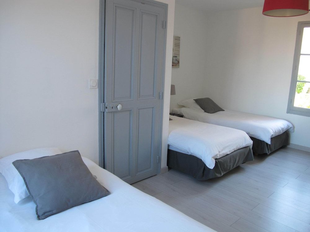 Classic Triple Room, Ensuite (1)