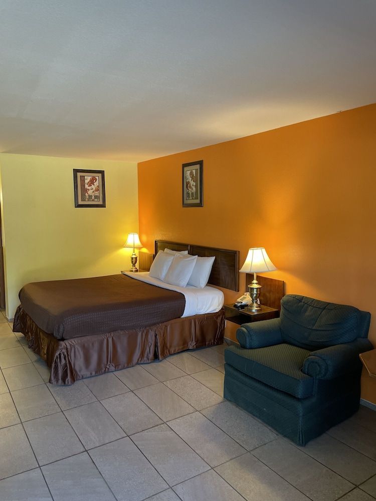 Linder Motor Lodge Standard Single Room, 1 King Bed, Non Smoking 3