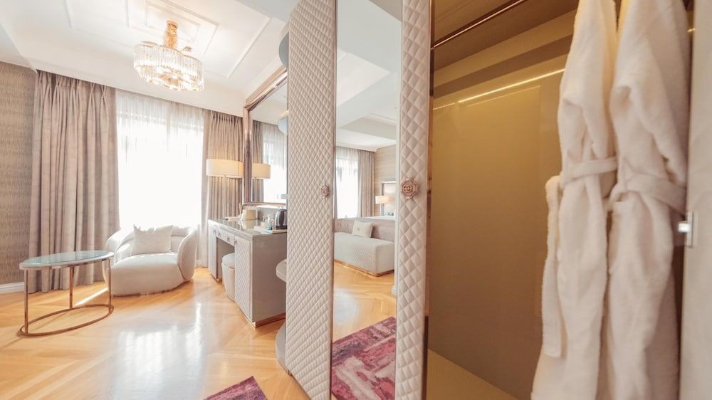 De Reve Galata Deluxe Room 12