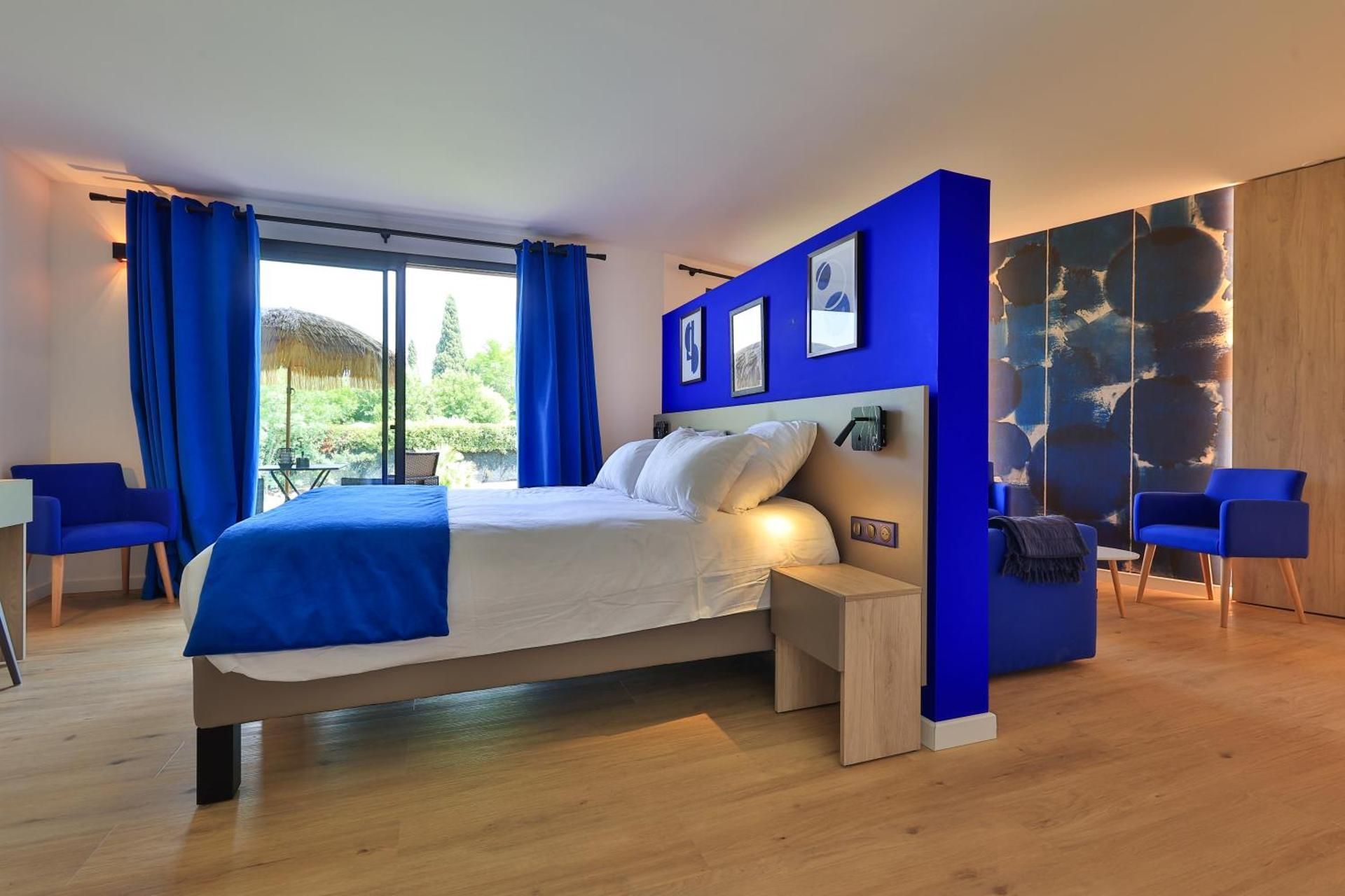 Deluxe Suite with Spa Bath