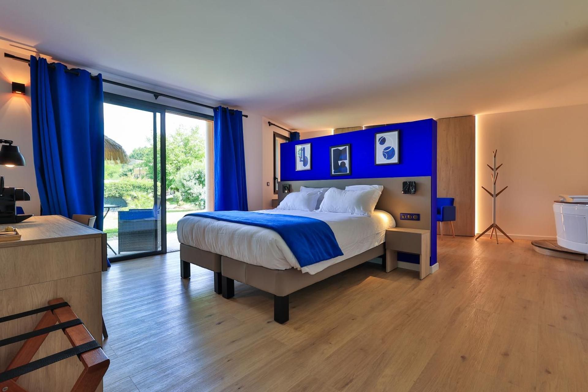 Deluxe Suite with Spa Bath