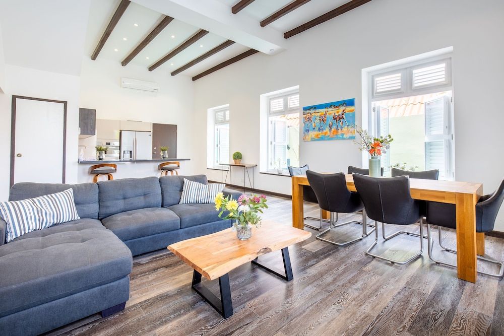 Royal Apartments City Centre Willemstad Grand Apartment, 3 Bedrooms, City View 12