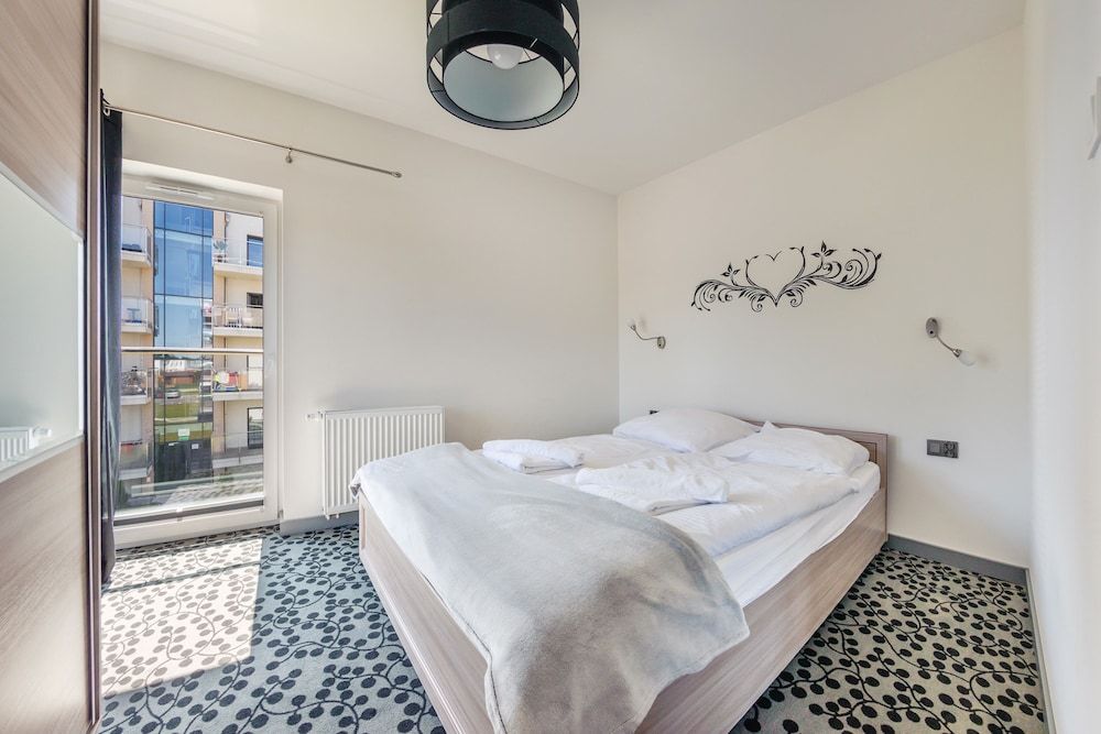 Apartment (H 10)
