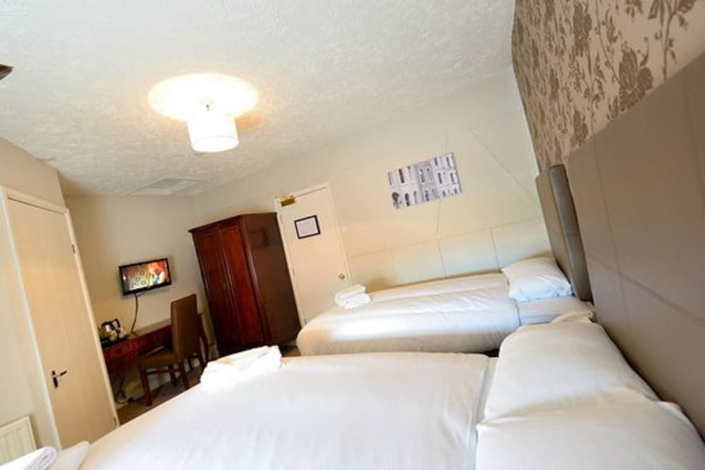 Savoy Country Inn Twin Room