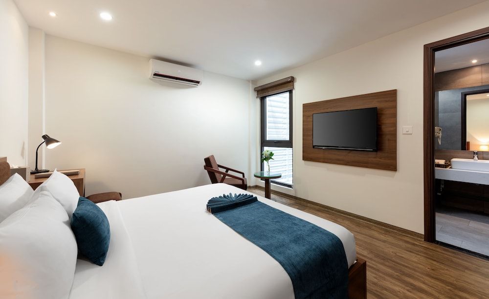 La Batisse Kim Ma Hotel Classic Double Room, 1 King Bed (with Window) 2