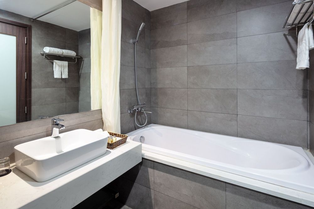 La Batisse Kim Ma Hotel Classic Double Room, 1 King Bed (with Window) 4