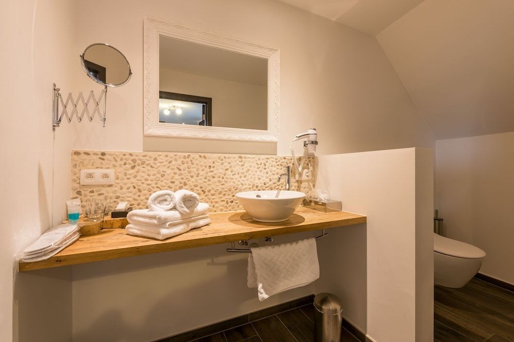 Villa Verde Comfort Double Room, Balcony, Park View 7