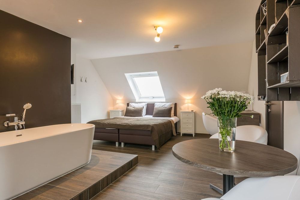 Villa Verde Comfort Double Room, Balcony, Park View 2