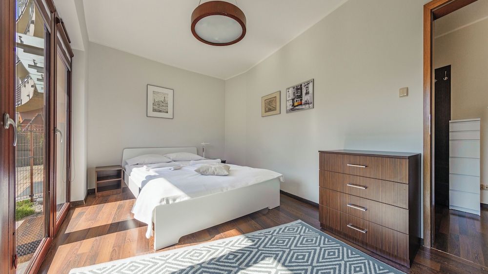 Apartment (4 A/B)