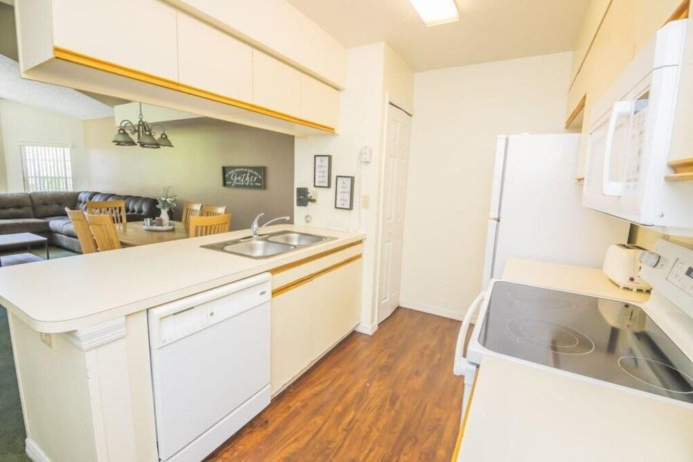 undefined Marcia's Somerset Condo 9