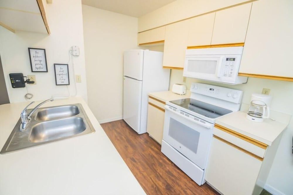 undefined Marcia's Somerset Condo 10