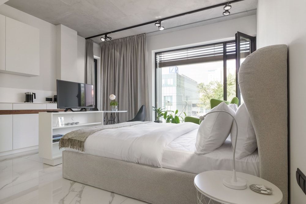 Deluxe Apartment, 1 Queen Bed, Kitchenette, City View