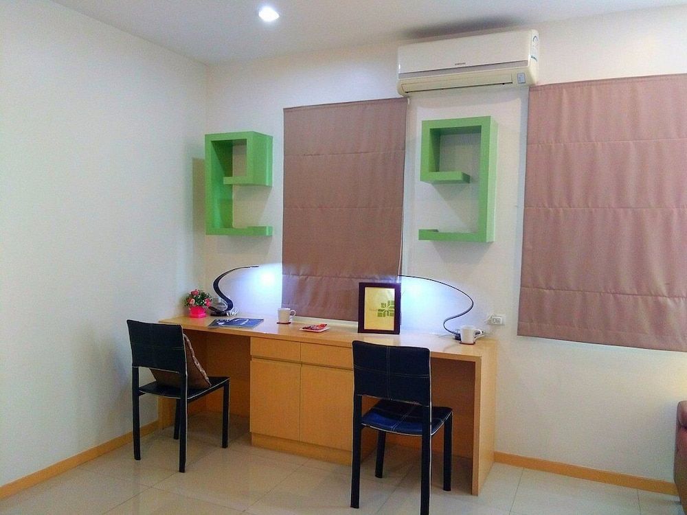 Bangkok grand resort Classic Room 12