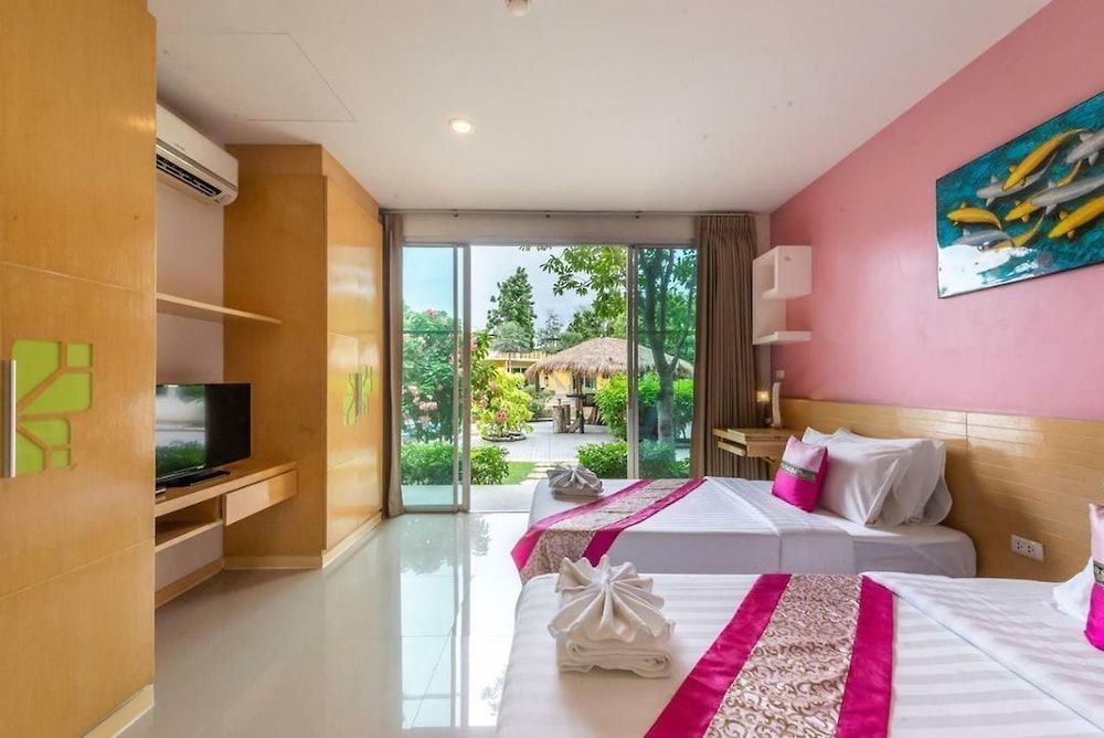 Bangkok grand resort Deluxe Suite 4