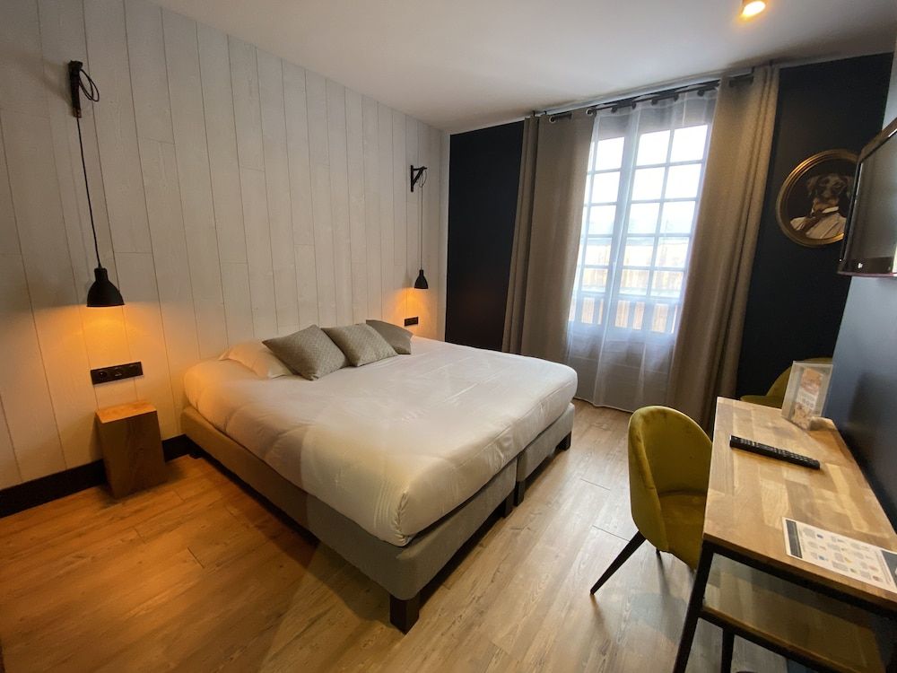 Hotel SPA Piscine le Petit Castel