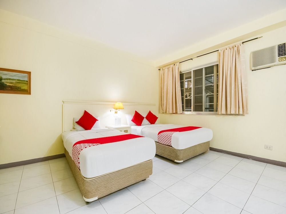 undefined Vaccinated Staff - Capital O 465 Ford's Inn 10