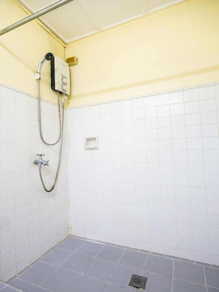 undefined Vaccinated Staff - Capital O 465 Ford's Inn 6