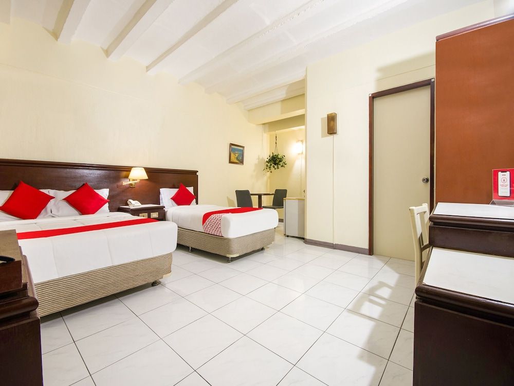 undefined Vaccinated Staff - Capital O 465 Ford's Inn 3