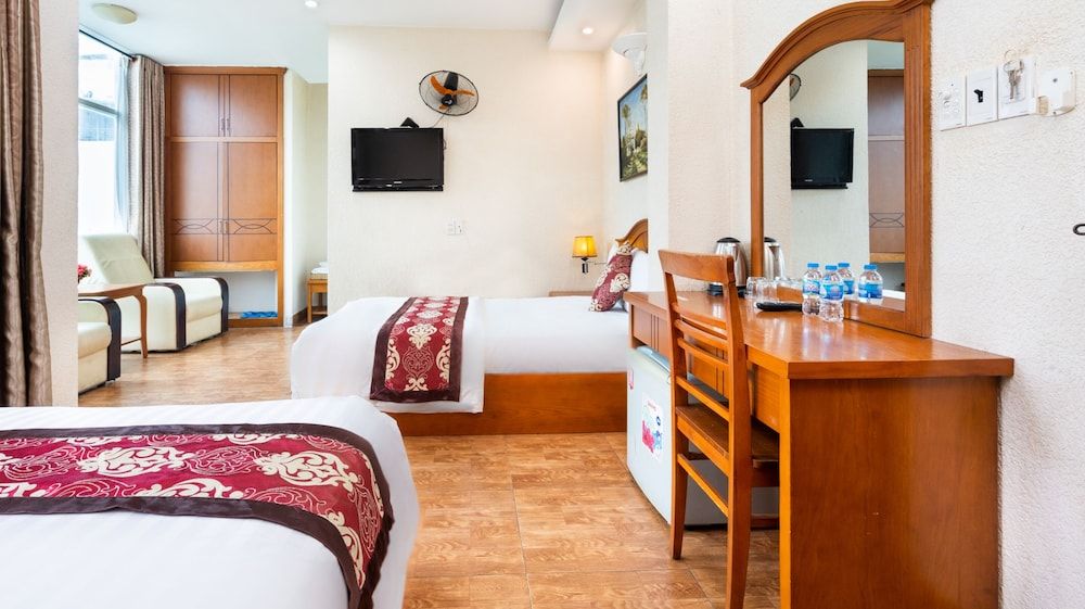 undefined HANZ Queen Airport Hotel Tan Binh 3