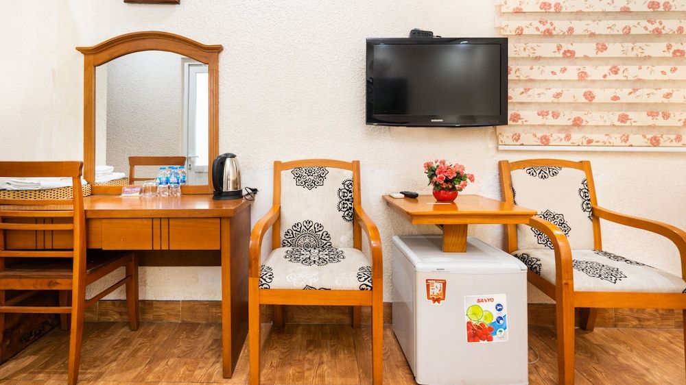 undefined HANZ Queen Airport Hotel Tan Binh 5